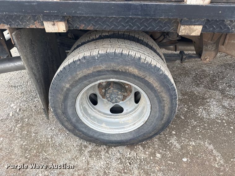 image for item DQ4362 2015 Chevrolet Silverado 3500HD Crew Cab flatbed pickup truck