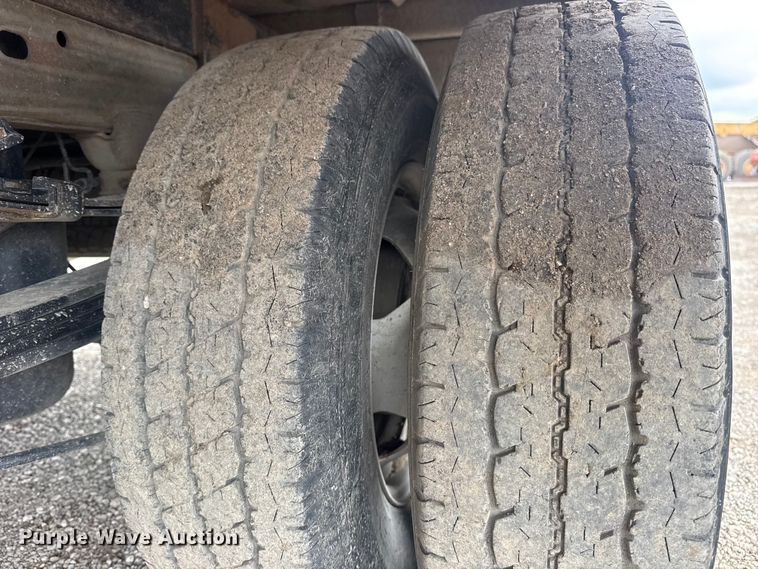 image for item DQ4362 2015 Chevrolet Silverado 3500HD Crew Cab flatbed pickup truck