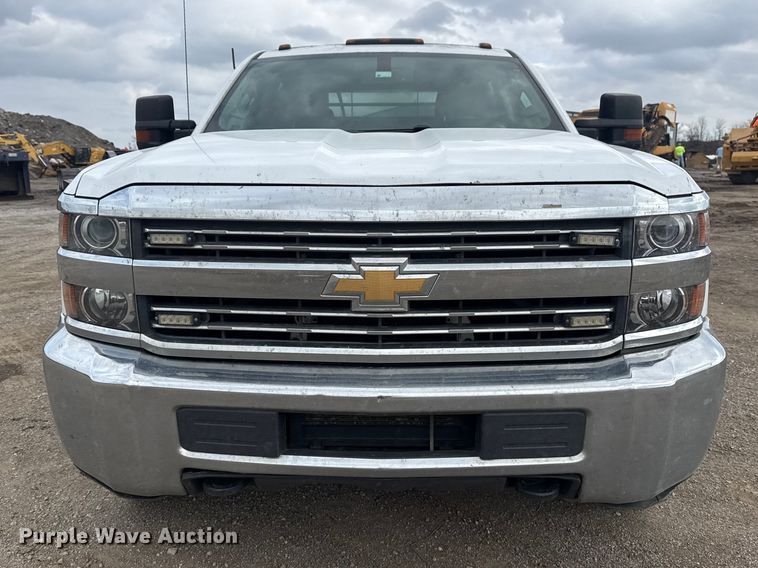 image for item DQ4363 2017 Chevrolet Silverado 3500HD Crew Cab flatbed pickup truck