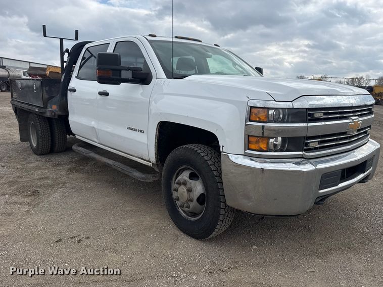 image for item DQ4363 2017 Chevrolet Silverado 3500HD Crew Cab flatbed pickup truck