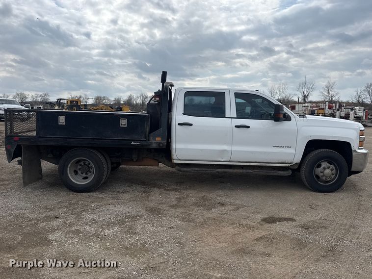 image for item DQ4363 2017 Chevrolet Silverado 3500HD Crew Cab flatbed pickup truck