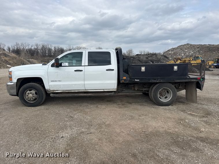 image for item DQ4363 2017 Chevrolet Silverado 3500HD Crew Cab flatbed pickup truck
