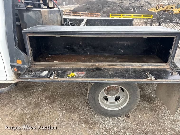 image for item DQ4363 2017 Chevrolet Silverado 3500HD Crew Cab flatbed pickup truck