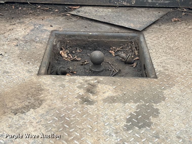 image for item DQ4363 2017 Chevrolet Silverado 3500HD Crew Cab flatbed pickup truck