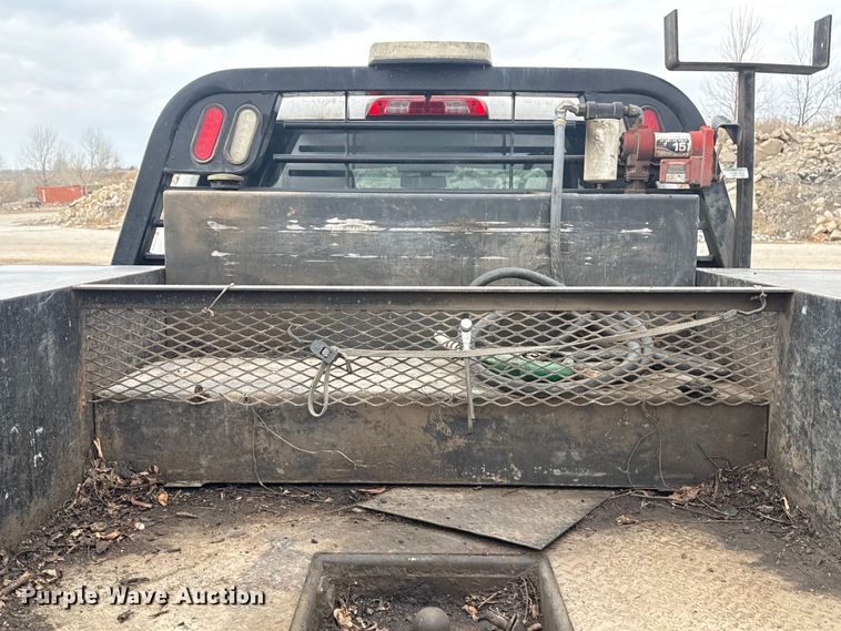 image for item DQ4363 2017 Chevrolet Silverado 3500HD Crew Cab flatbed pickup truck