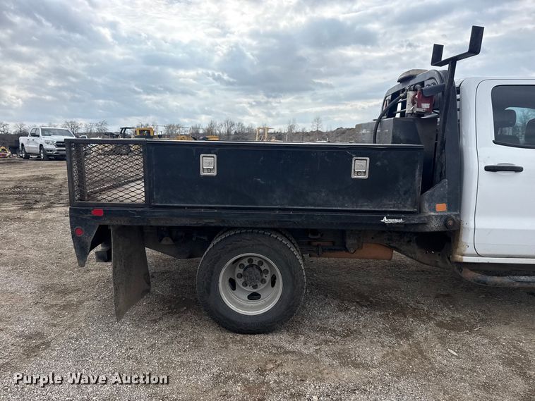 image for item DQ4363 2017 Chevrolet Silverado 3500HD Crew Cab flatbed pickup truck