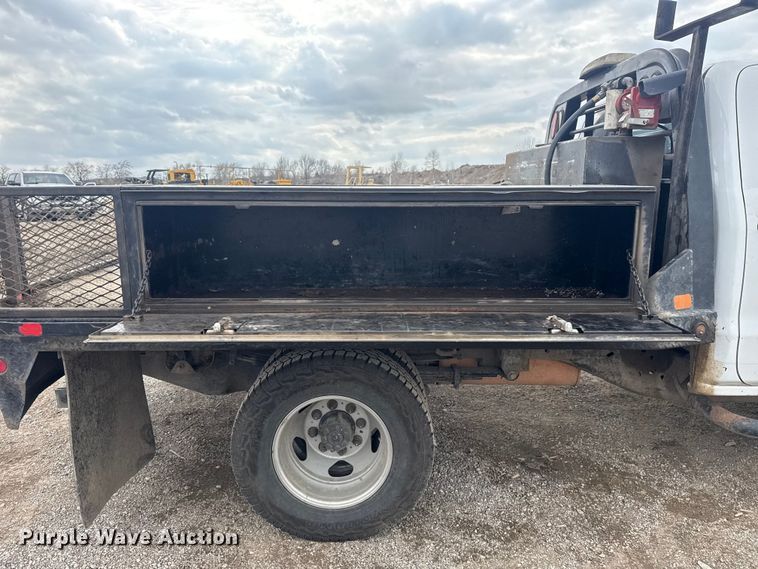 image for item DQ4363 2017 Chevrolet Silverado 3500HD Crew Cab flatbed pickup truck