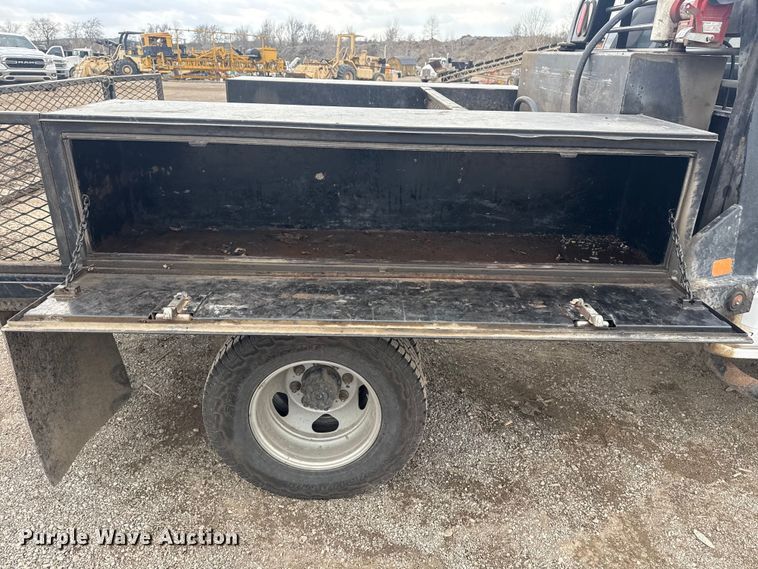 image for item DQ4363 2017 Chevrolet Silverado 3500HD Crew Cab flatbed pickup truck