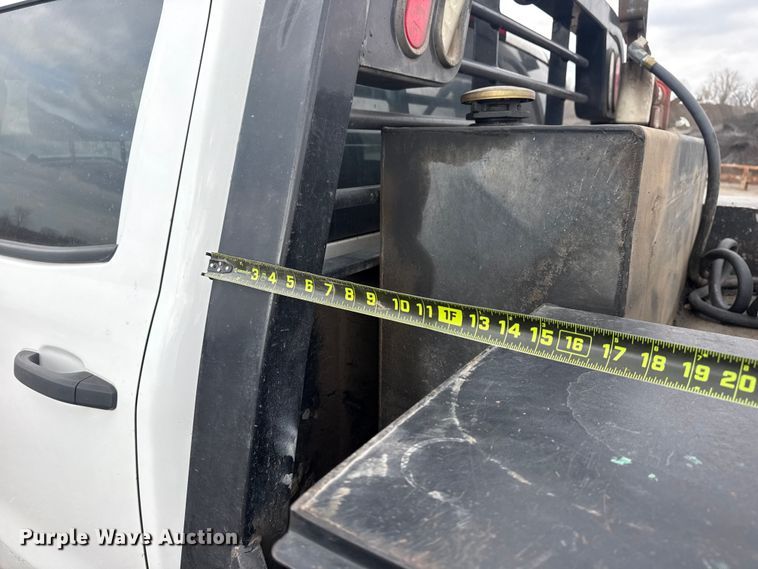 image for item DQ4363 2017 Chevrolet Silverado 3500HD Crew Cab flatbed pickup truck