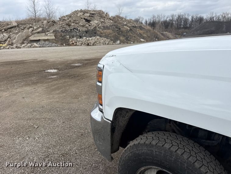 image for item DQ4363 2017 Chevrolet Silverado 3500HD Crew Cab flatbed pickup truck