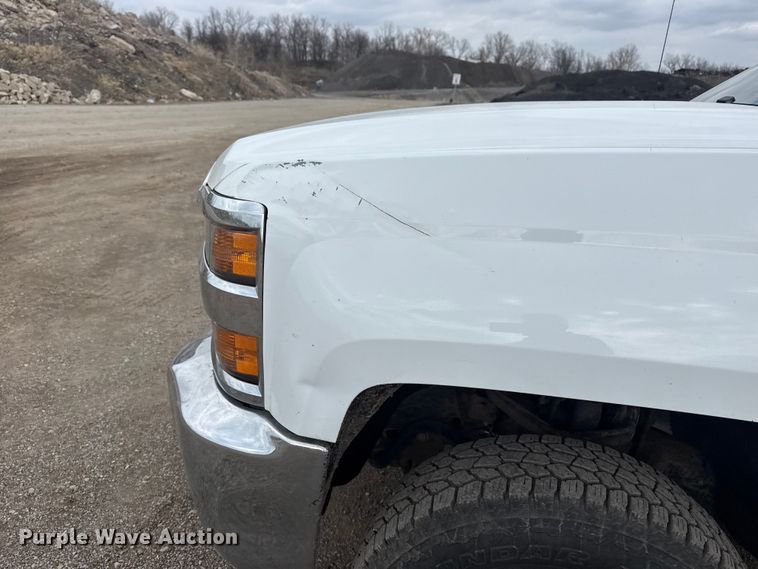 image for item DQ4363 2017 Chevrolet Silverado 3500HD Crew Cab flatbed pickup truck