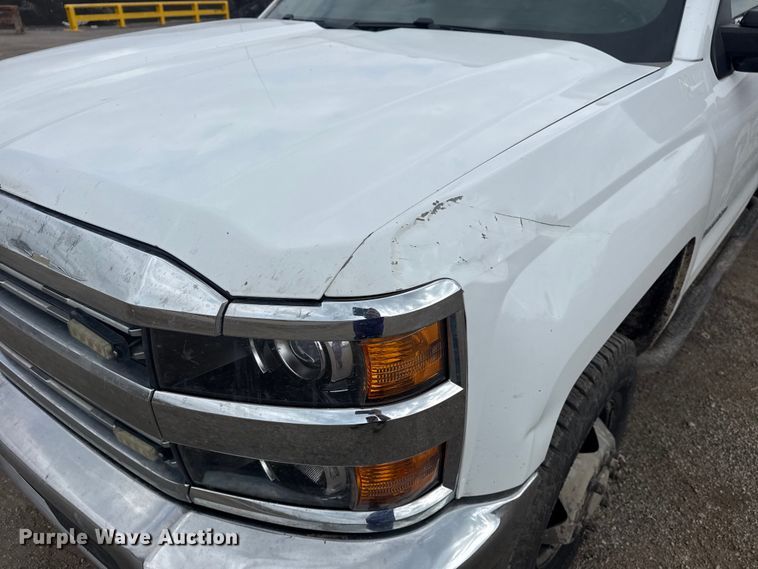 image for item DQ4363 2017 Chevrolet Silverado 3500HD Crew Cab flatbed pickup truck