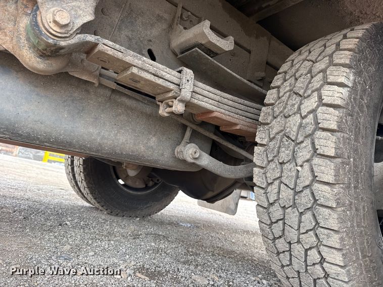 image for item DQ4363 2017 Chevrolet Silverado 3500HD Crew Cab flatbed pickup truck