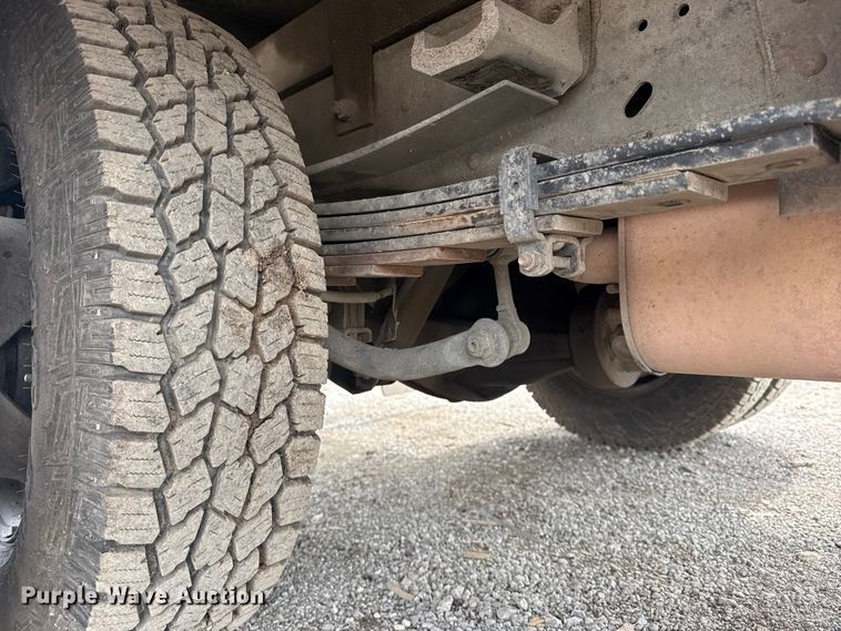 image for item DQ4363 2017 Chevrolet Silverado 3500HD Crew Cab flatbed pickup truck