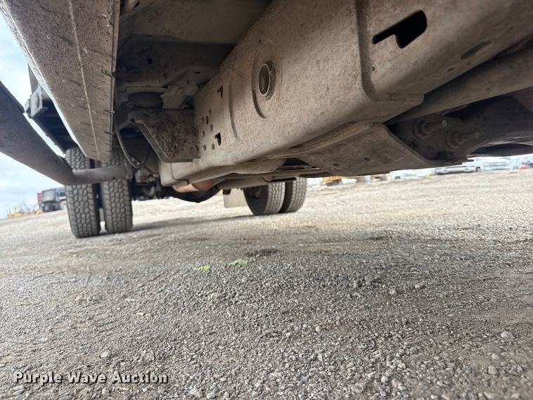 image for item DQ4363 2017 Chevrolet Silverado 3500HD Crew Cab flatbed pickup truck