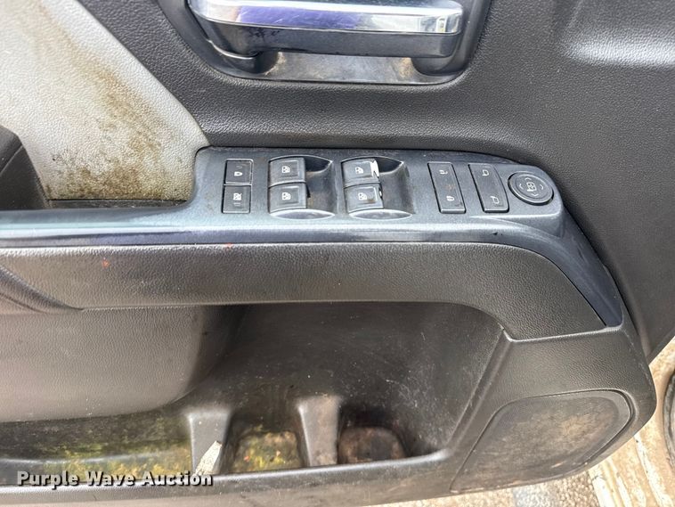 image for item DQ4363 2017 Chevrolet Silverado 3500HD Crew Cab flatbed pickup truck