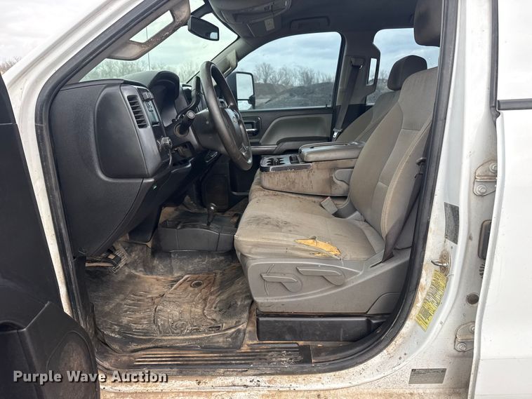 image for item DQ4363 2017 Chevrolet Silverado 3500HD Crew Cab flatbed pickup truck