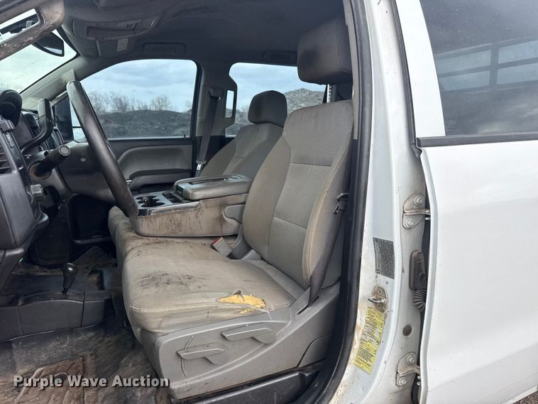 image for item DQ4363 2017 Chevrolet Silverado 3500HD Crew Cab flatbed pickup truck