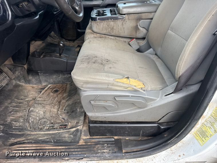 image for item DQ4363 2017 Chevrolet Silverado 3500HD Crew Cab flatbed pickup truck