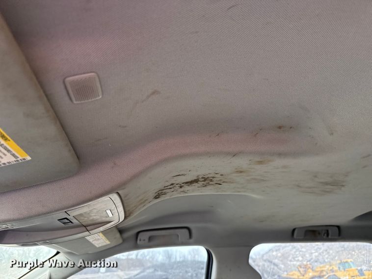 image for item DQ4363 2017 Chevrolet Silverado 3500HD Crew Cab flatbed pickup truck