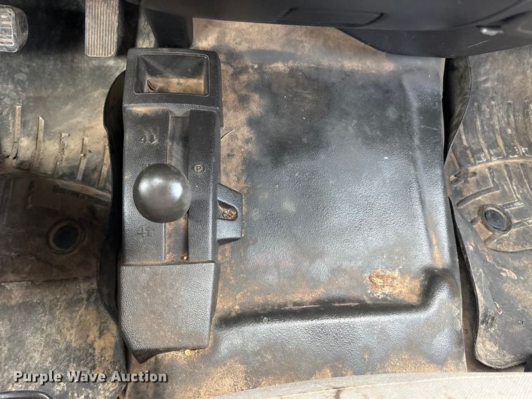 image for item DQ4363 2017 Chevrolet Silverado 3500HD Crew Cab flatbed pickup truck