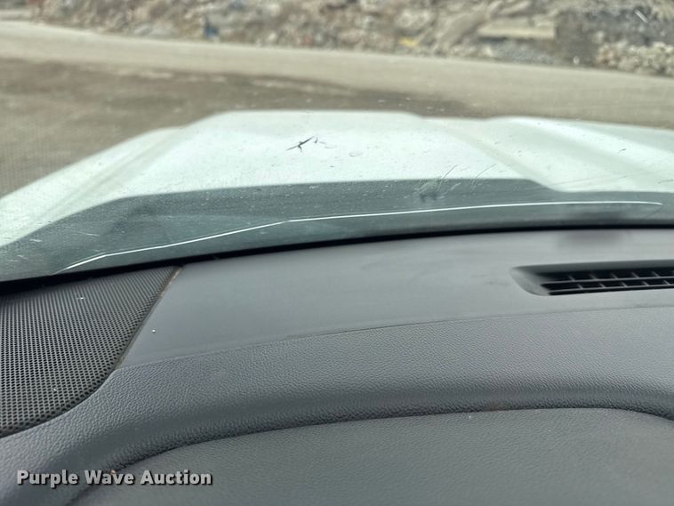 image for item DQ4363 2017 Chevrolet Silverado 3500HD Crew Cab flatbed pickup truck