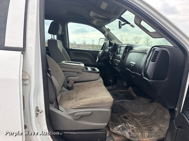 image for item DQ4363 2017 Chevrolet Silverado 3500HD Crew Cab flatbed pickup truck