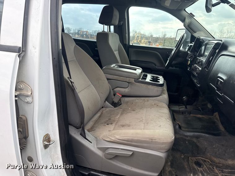 image for item DQ4363 2017 Chevrolet Silverado 3500HD Crew Cab flatbed pickup truck