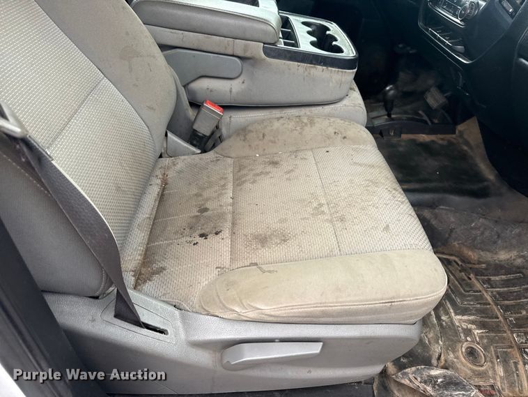 image for item DQ4363 2017 Chevrolet Silverado 3500HD Crew Cab flatbed pickup truck