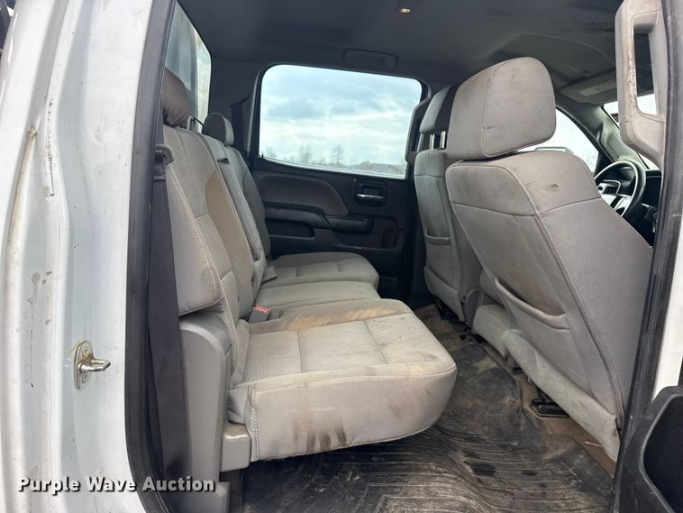 image for item DQ4363 2017 Chevrolet Silverado 3500HD Crew Cab flatbed pickup truck