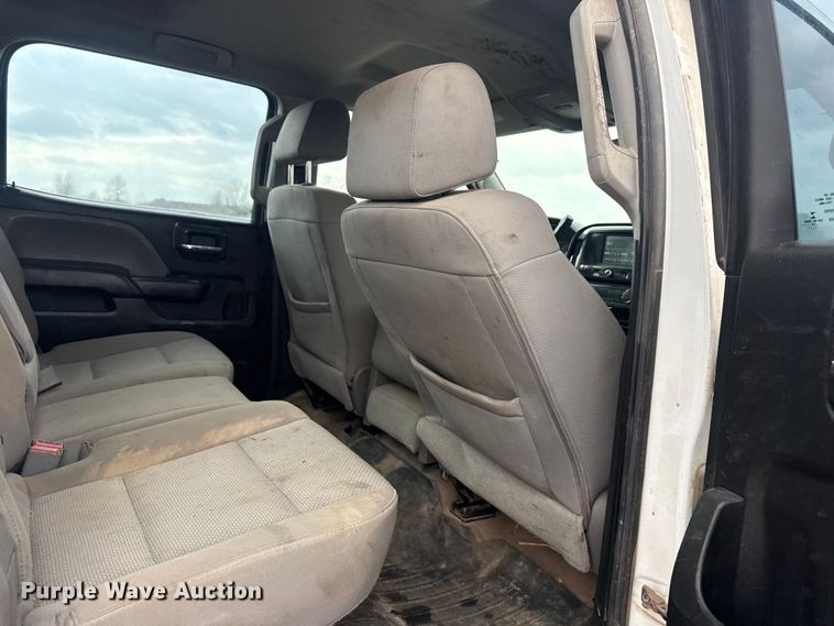 image for item DQ4363 2017 Chevrolet Silverado 3500HD Crew Cab flatbed pickup truck