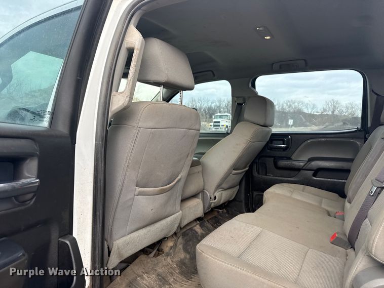 image for item DQ4363 2017 Chevrolet Silverado 3500HD Crew Cab flatbed pickup truck