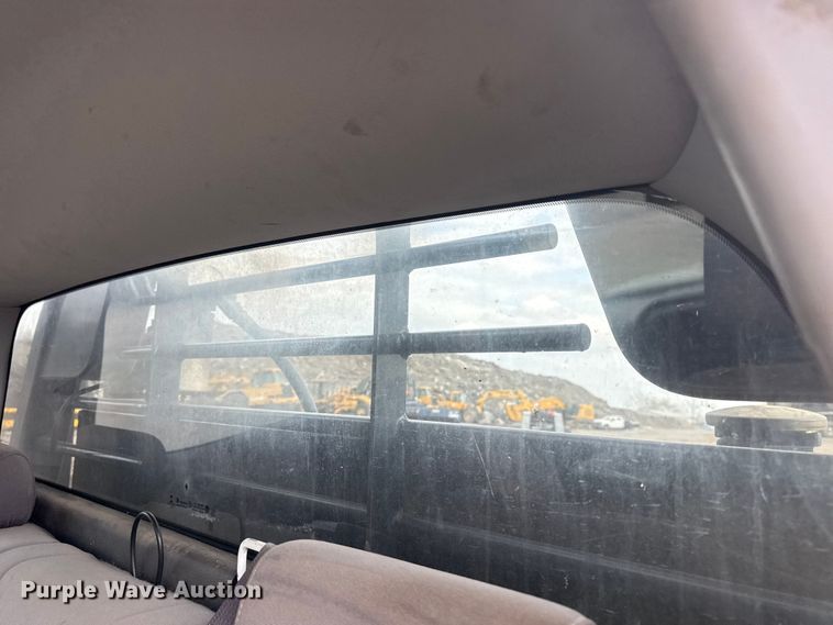 image for item DQ4363 2017 Chevrolet Silverado 3500HD Crew Cab flatbed pickup truck