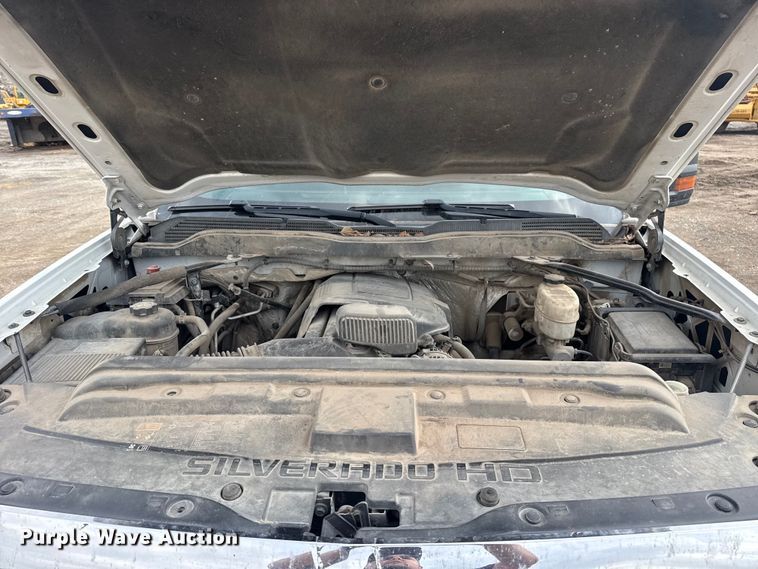 image for item DQ4363 2017 Chevrolet Silverado 3500HD Crew Cab flatbed pickup truck