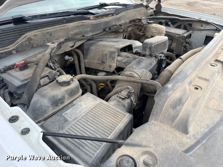 image for item DQ4363 2017 Chevrolet Silverado 3500HD Crew Cab flatbed pickup truck