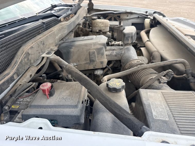 image for item DQ4363 2017 Chevrolet Silverado 3500HD Crew Cab flatbed pickup truck