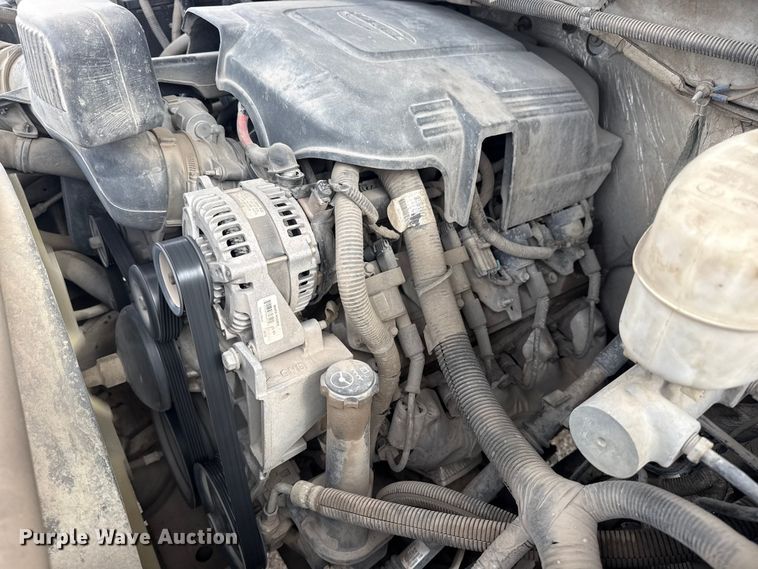 image for item DQ4363 2017 Chevrolet Silverado 3500HD Crew Cab flatbed pickup truck