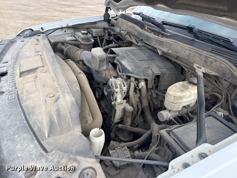 image for item DQ4363 2017 Chevrolet Silverado 3500HD Crew Cab flatbed pickup truck