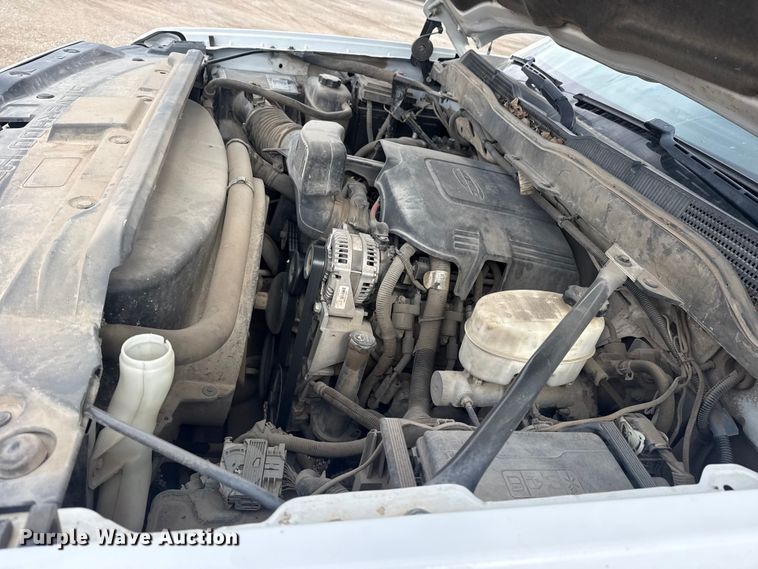 image for item DQ4363 2017 Chevrolet Silverado 3500HD Crew Cab flatbed pickup truck