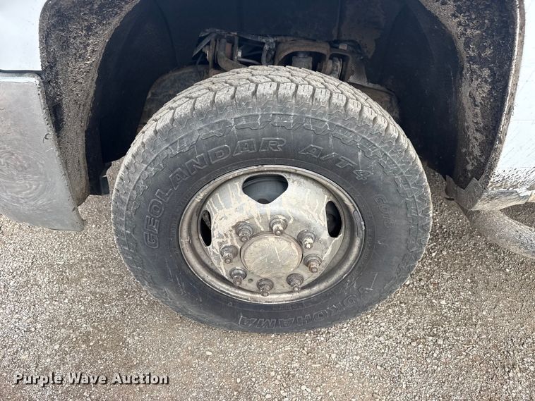 image for item DQ4363 2017 Chevrolet Silverado 3500HD Crew Cab flatbed pickup truck