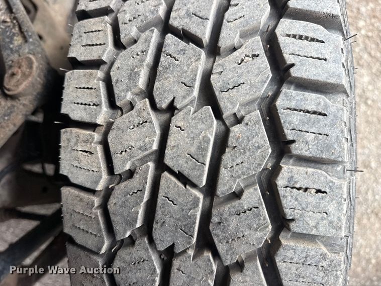 image for item DQ4363 2017 Chevrolet Silverado 3500HD Crew Cab flatbed pickup truck