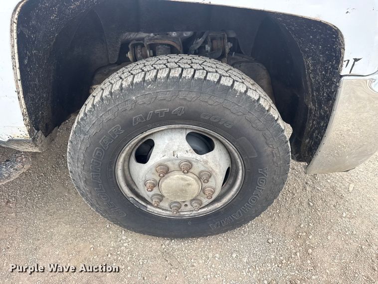 image for item DQ4363 2017 Chevrolet Silverado 3500HD Crew Cab flatbed pickup truck