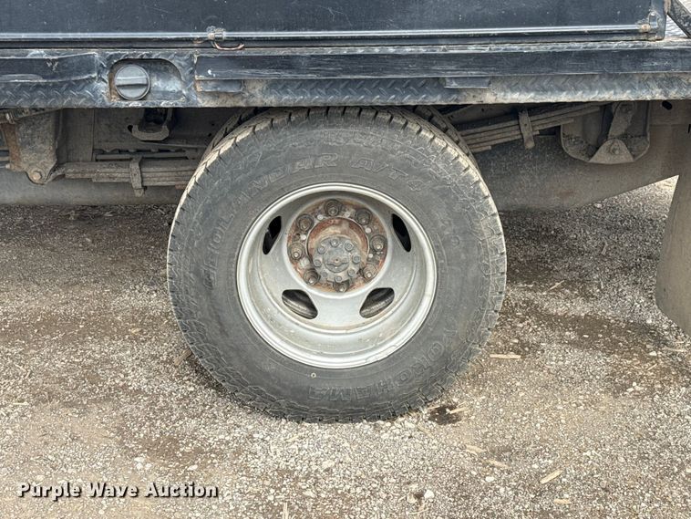 image for item DQ4363 2017 Chevrolet Silverado 3500HD Crew Cab flatbed pickup truck