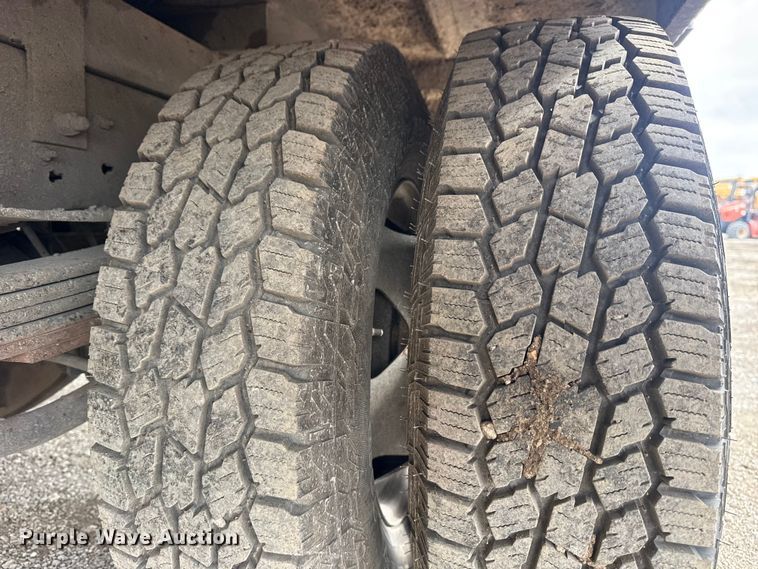 image for item DQ4363 2017 Chevrolet Silverado 3500HD Crew Cab flatbed pickup truck