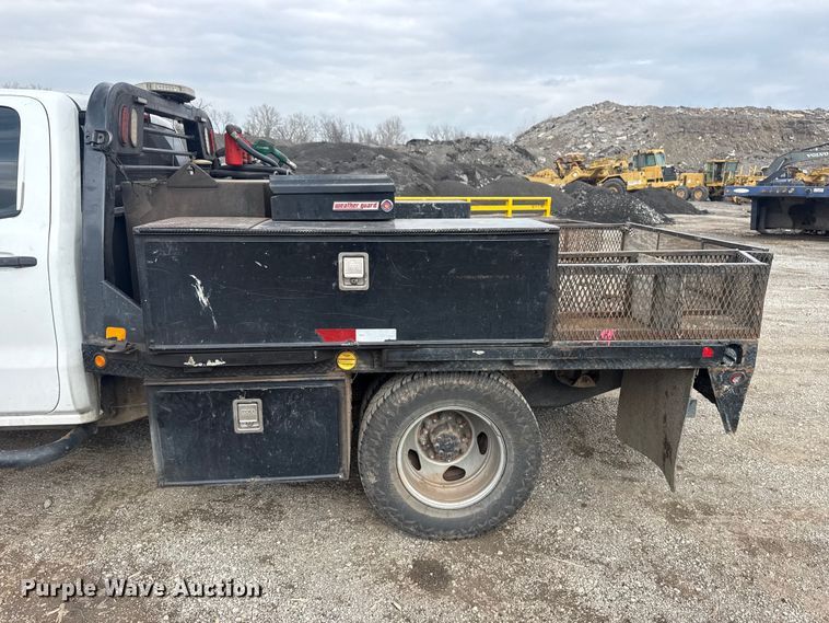 image for item DQ4364 2016 Chevrolet Silverado 3500HD Crew Cab flatbed pickup truck