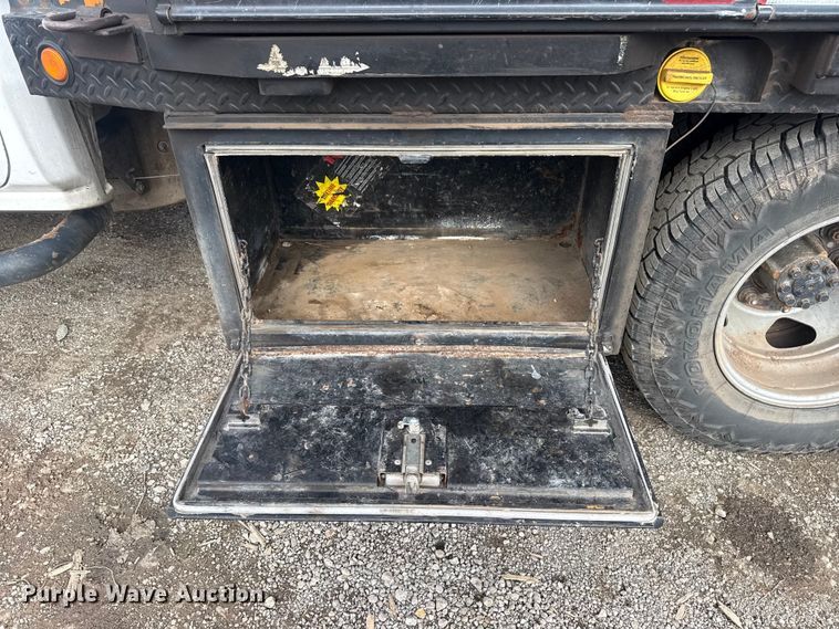 image for item DQ4364 2016 Chevrolet Silverado 3500HD Crew Cab flatbed pickup truck