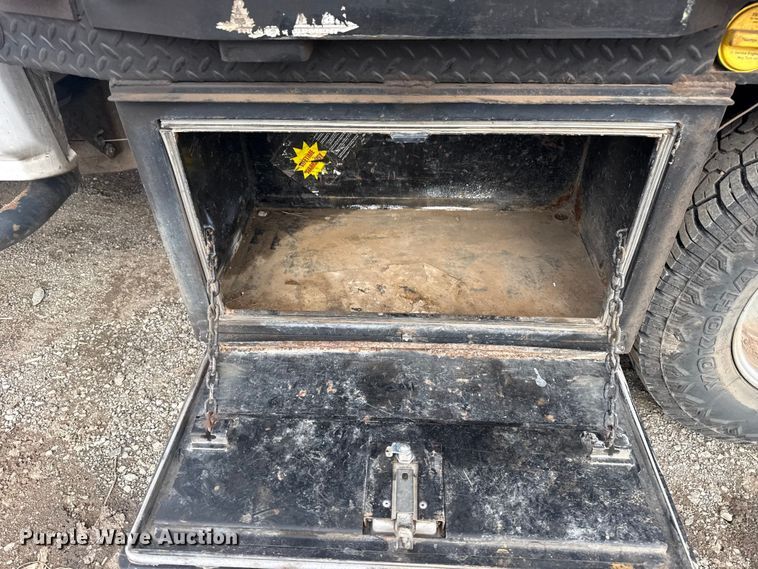 image for item DQ4364 2016 Chevrolet Silverado 3500HD Crew Cab flatbed pickup truck