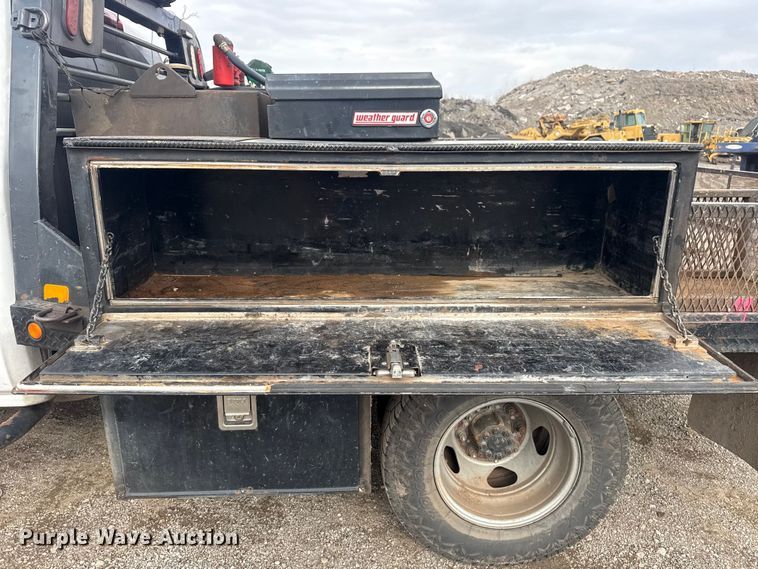 image for item DQ4364 2016 Chevrolet Silverado 3500HD Crew Cab flatbed pickup truck