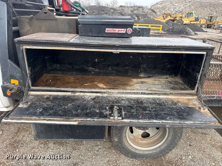 image for item DQ4364 2016 Chevrolet Silverado 3500HD Crew Cab flatbed pickup truck