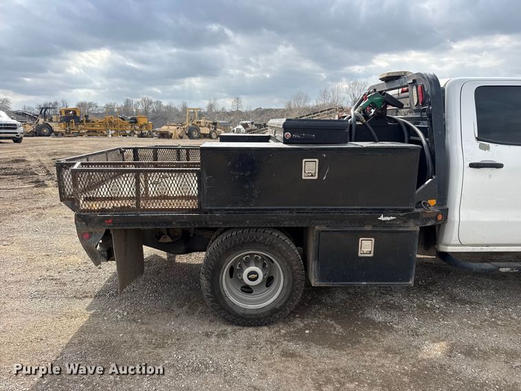 image for item DQ4364 2016 Chevrolet Silverado 3500HD Crew Cab flatbed pickup truck